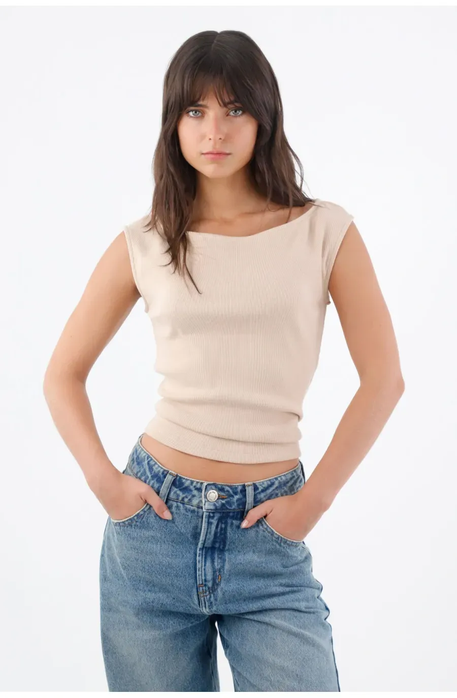 Camiseta para mujer algodón beige fit ajustado con cuello barco