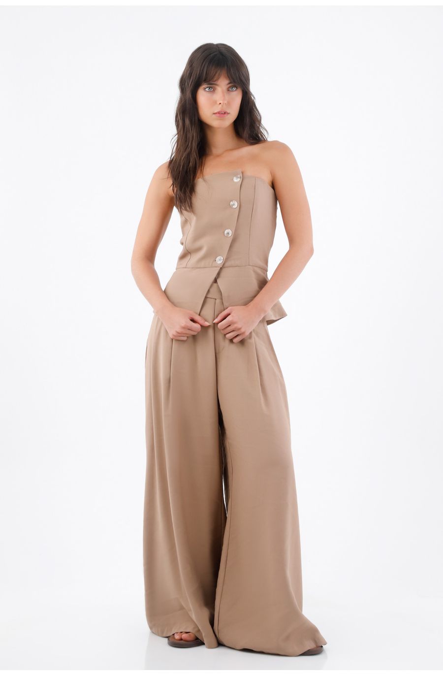 Top strapless para mujer en tejido suave beige entallado con botones asimétricos