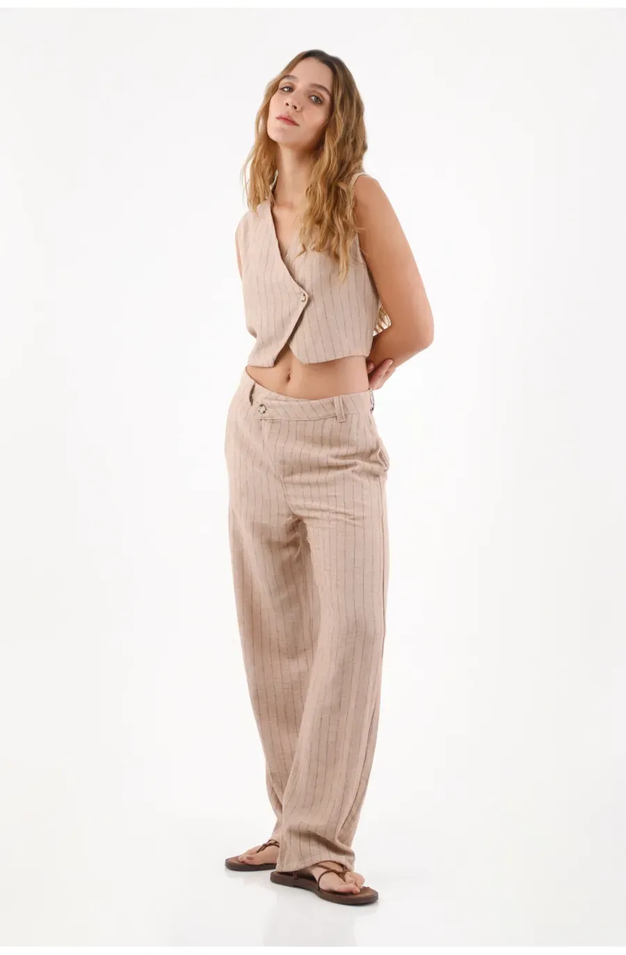 Chaleco para mujer de mezcla de lino beige corto con cruce diagonal