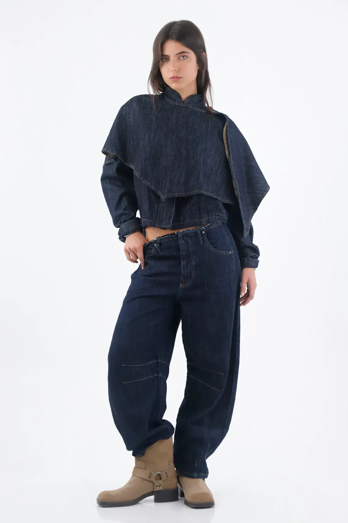 Chaqueta para mujer de algodón índigo corta con capa