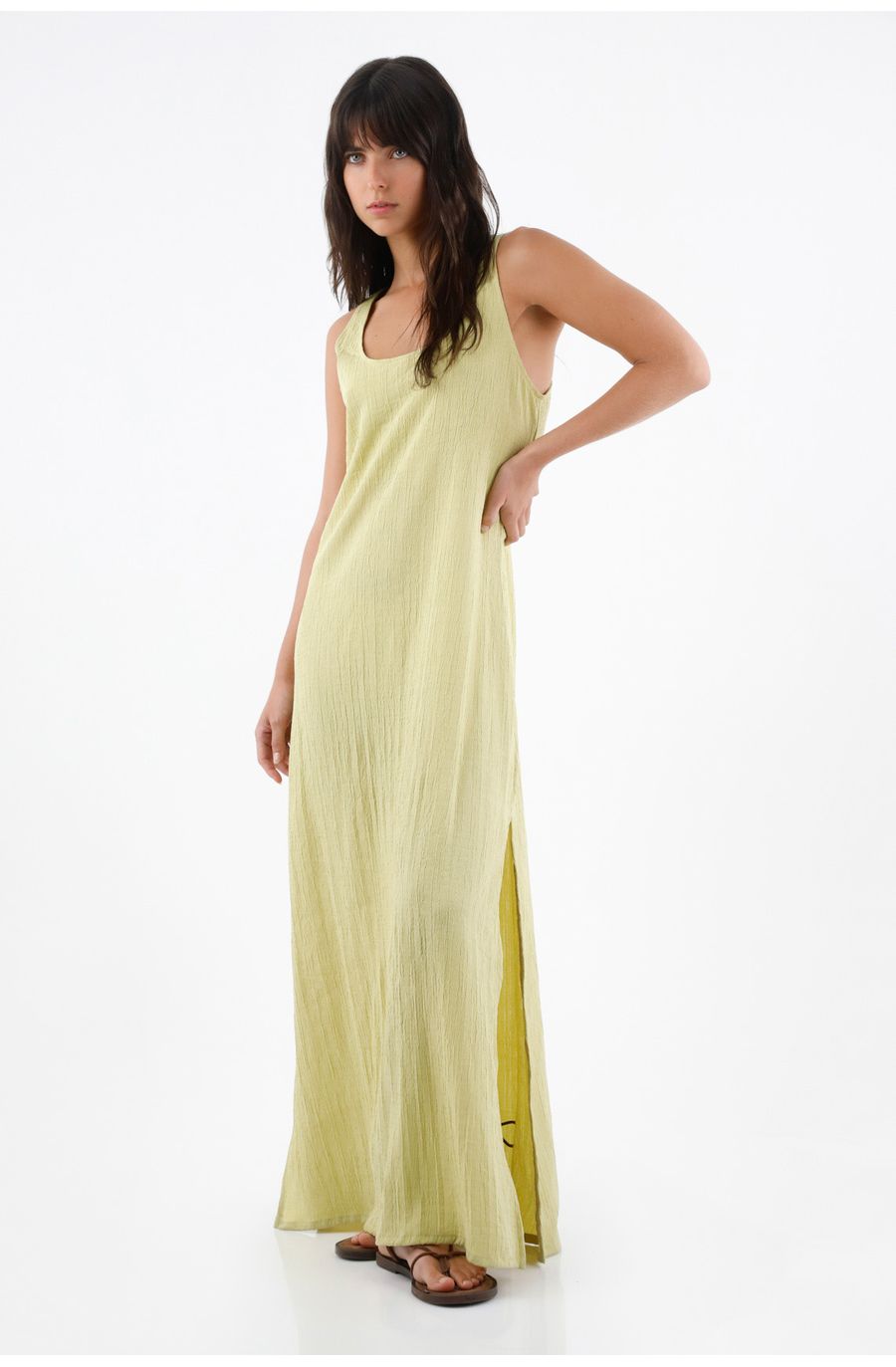 Vestido largo para mujer en poliéster verde lima fit relajado con textura arrugada