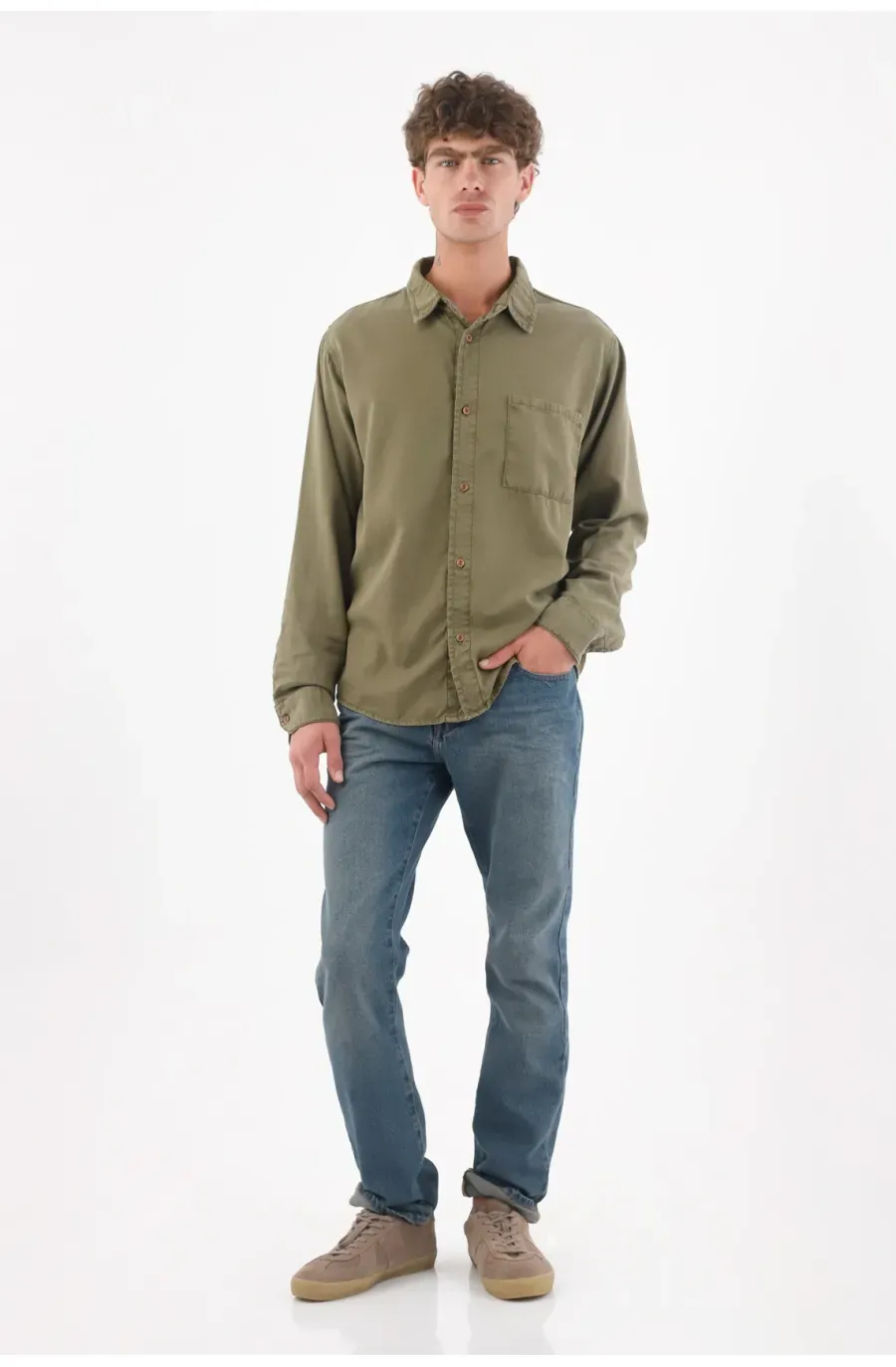 Camisa para hombre de algodón verde oliva regular fit con bolsillo de parche