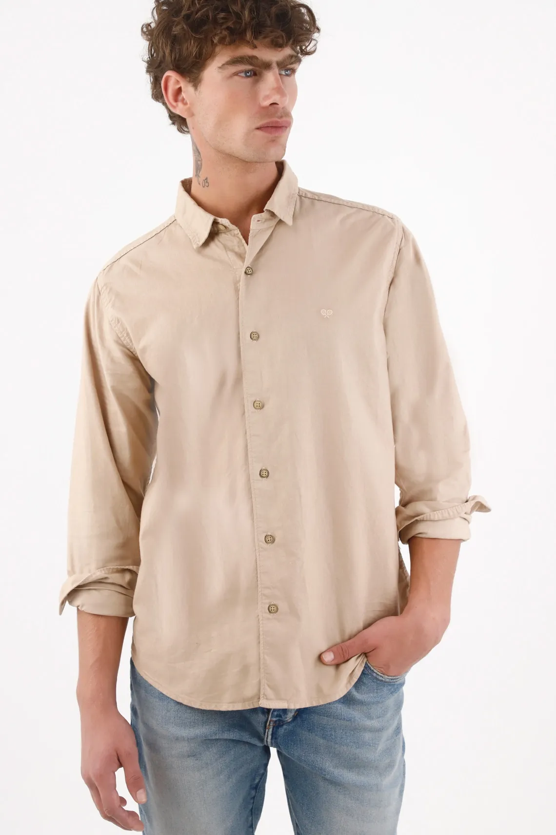 Camisa para hombre de algodón arena fit clásico con logo bordado