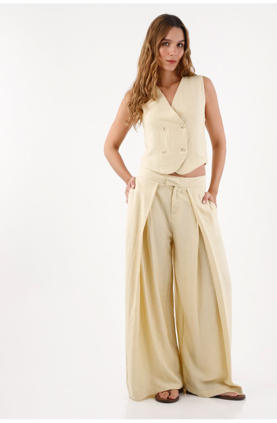 Pantalón para mujer de lino arena palazzo con pliegues frontales