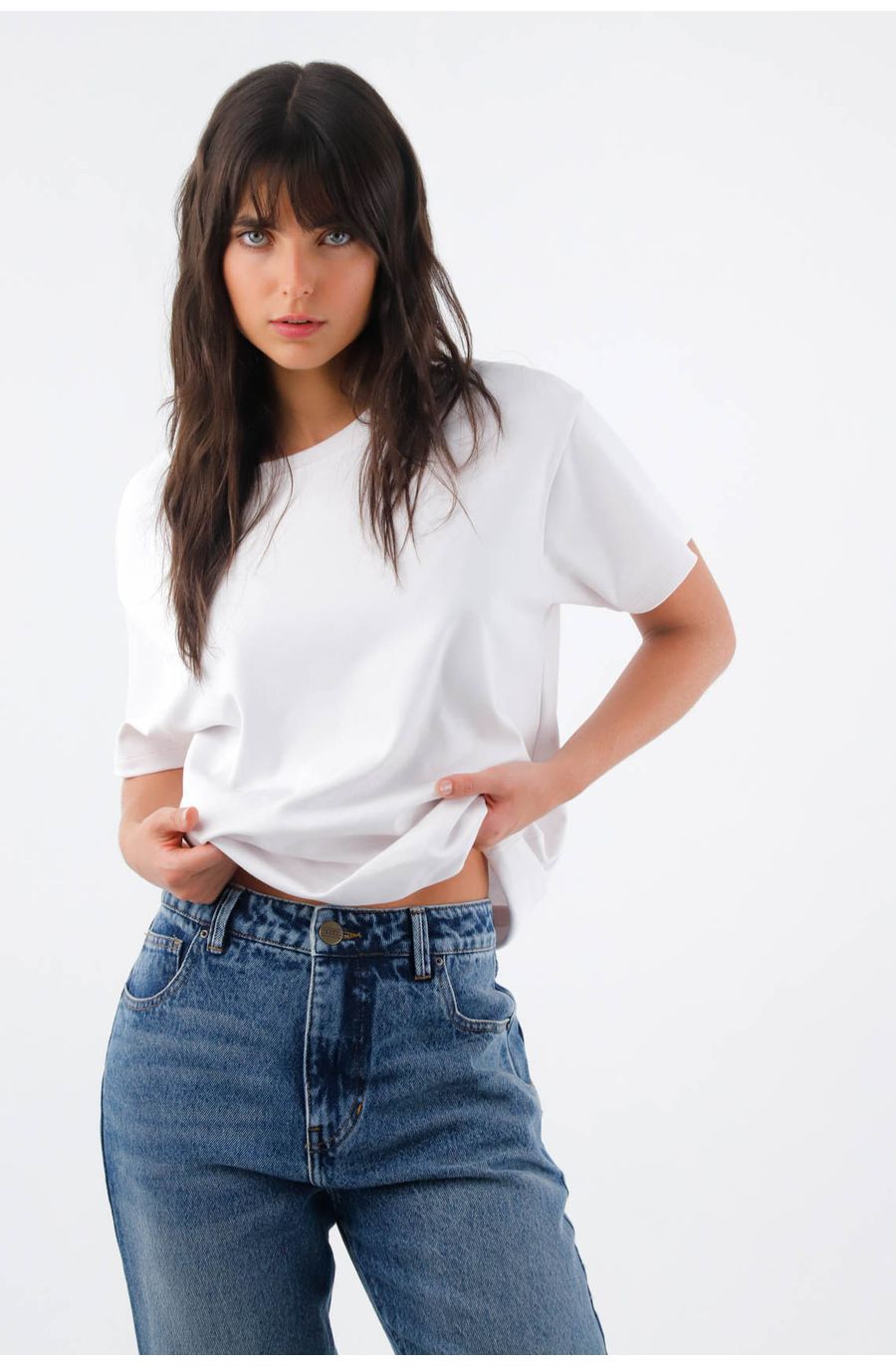 Camiseta para mujer de algodón blanco fit relajado con hombro caído