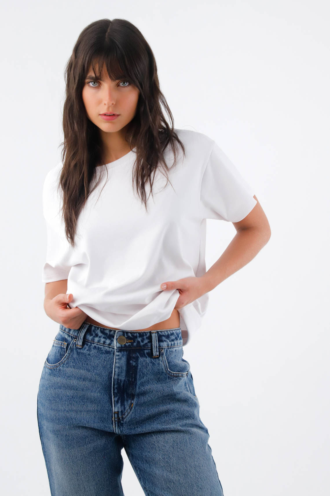 Camiseta para mujer de algodón blanco fit relajado con hombro caído