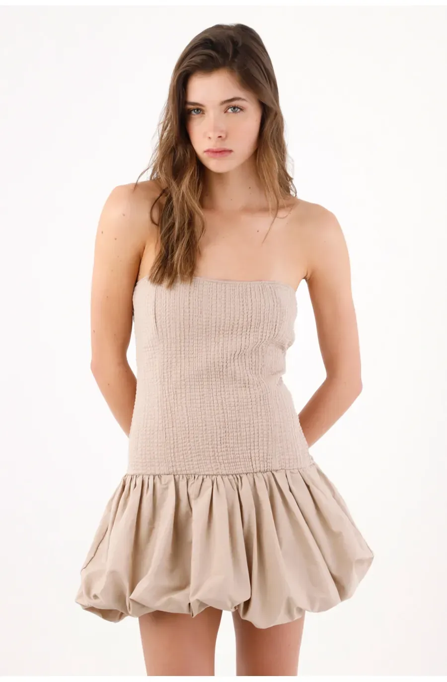 Vestido mini strapless con falda globo en algodón beige para mujer