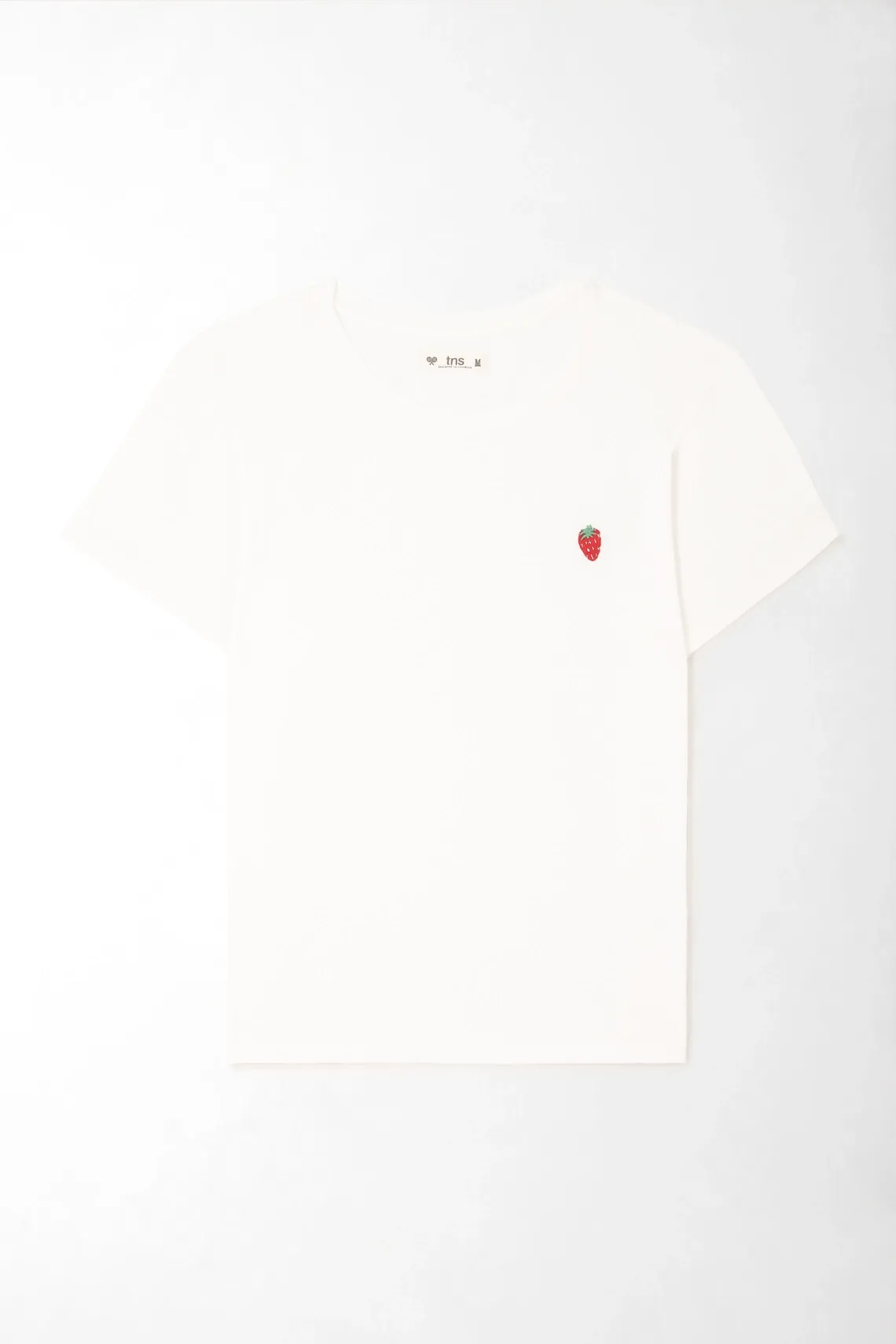 Camiseta corte recto con mini gráfico de fresa en algodón blanco para mujer