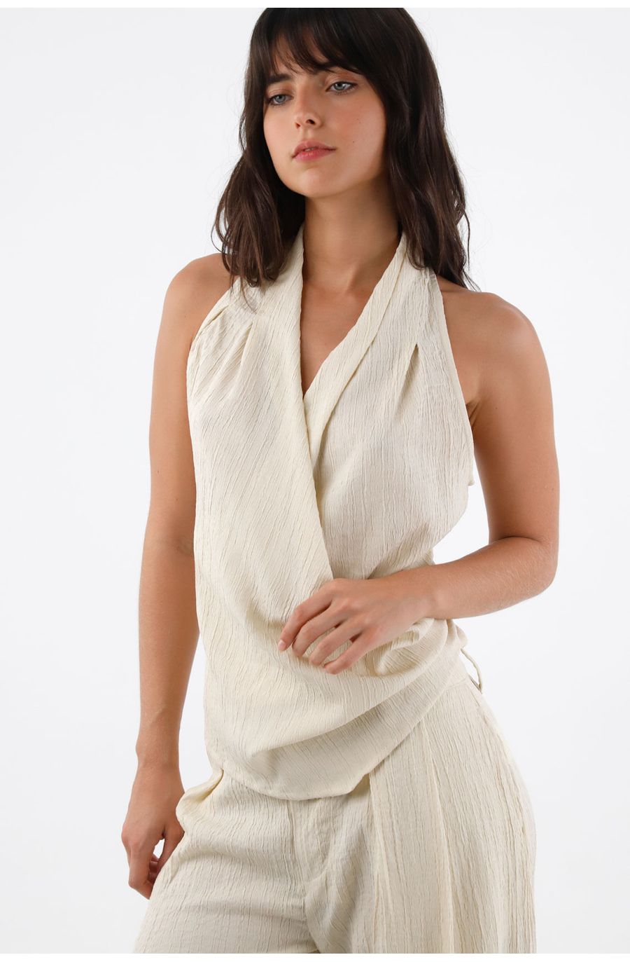 Camisa sin mangas para mujer en poliéster beige fit relajado con escote halter drapeado