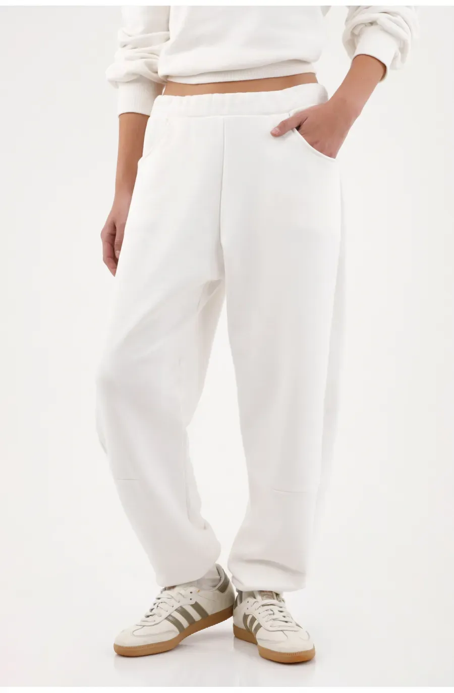 Pantalón para mujer de algodón blanco fit relajado con bolsillos curvos