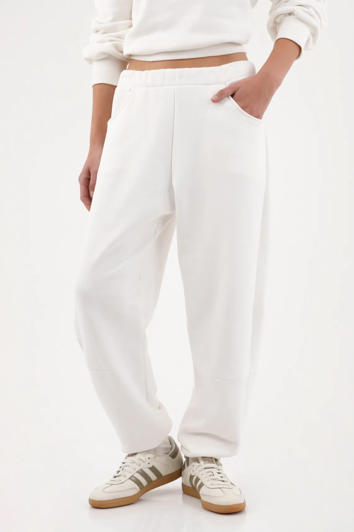 Pantalón para mujer de algodón blanco fit relajado con bolsillos curvos