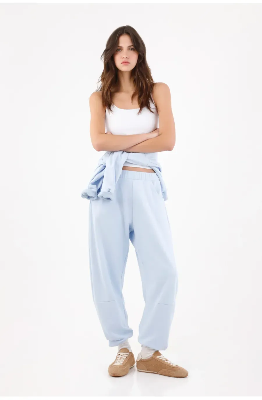 Pantalón para mujer en algodón azul cielo fit relajado con bota recta sin puños