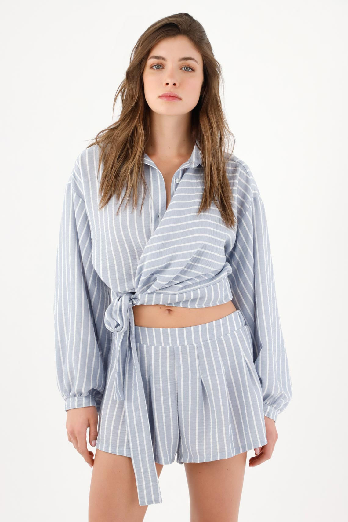 Bermuda oversize con rayas verticales en poliéster azul para mujer