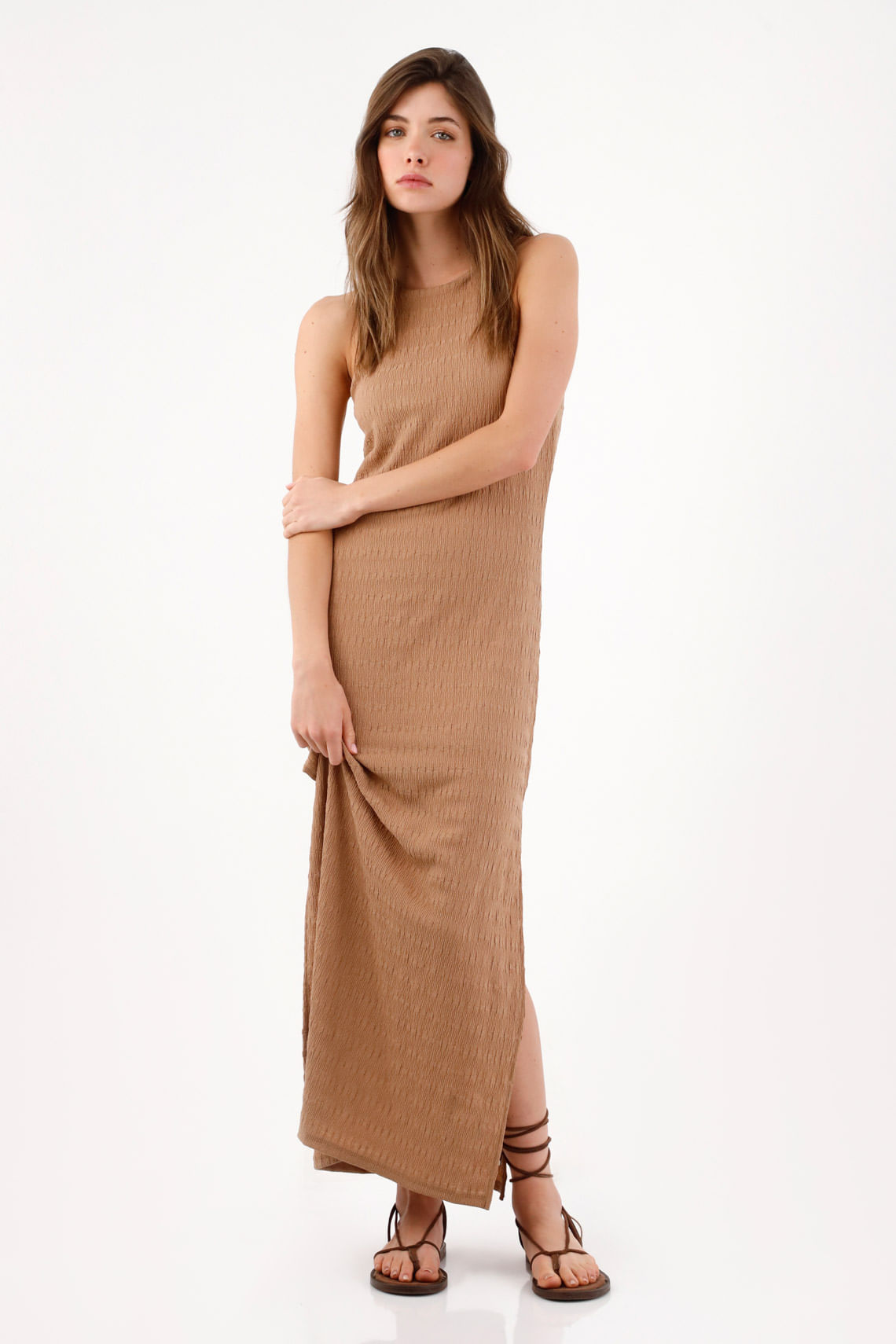 Vestido maxi recto con textura acanalada en poliéster camel para mujer