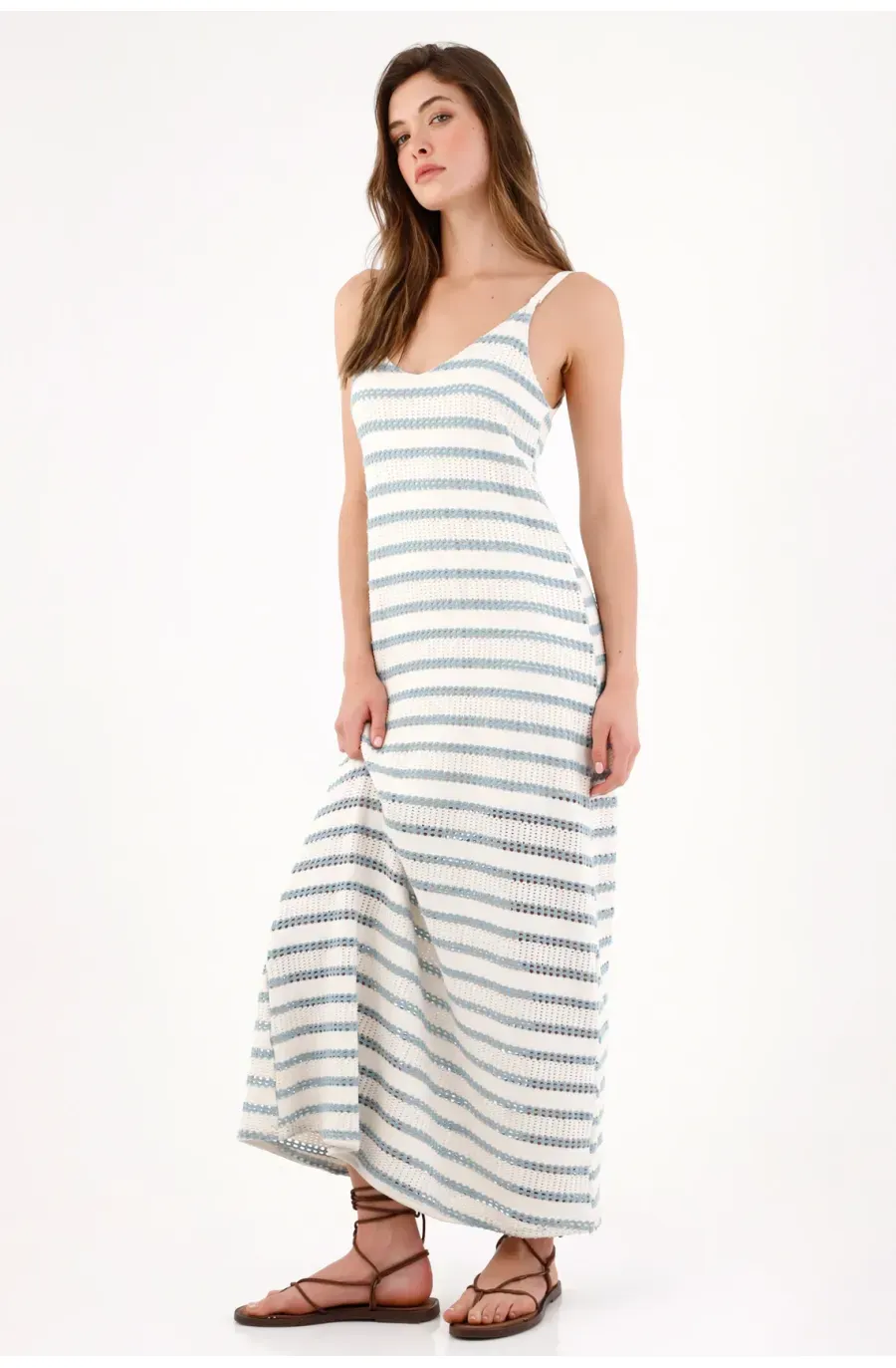 Vestido largo fit relajado con rayas caladas en algodón blanco y azul para mujer