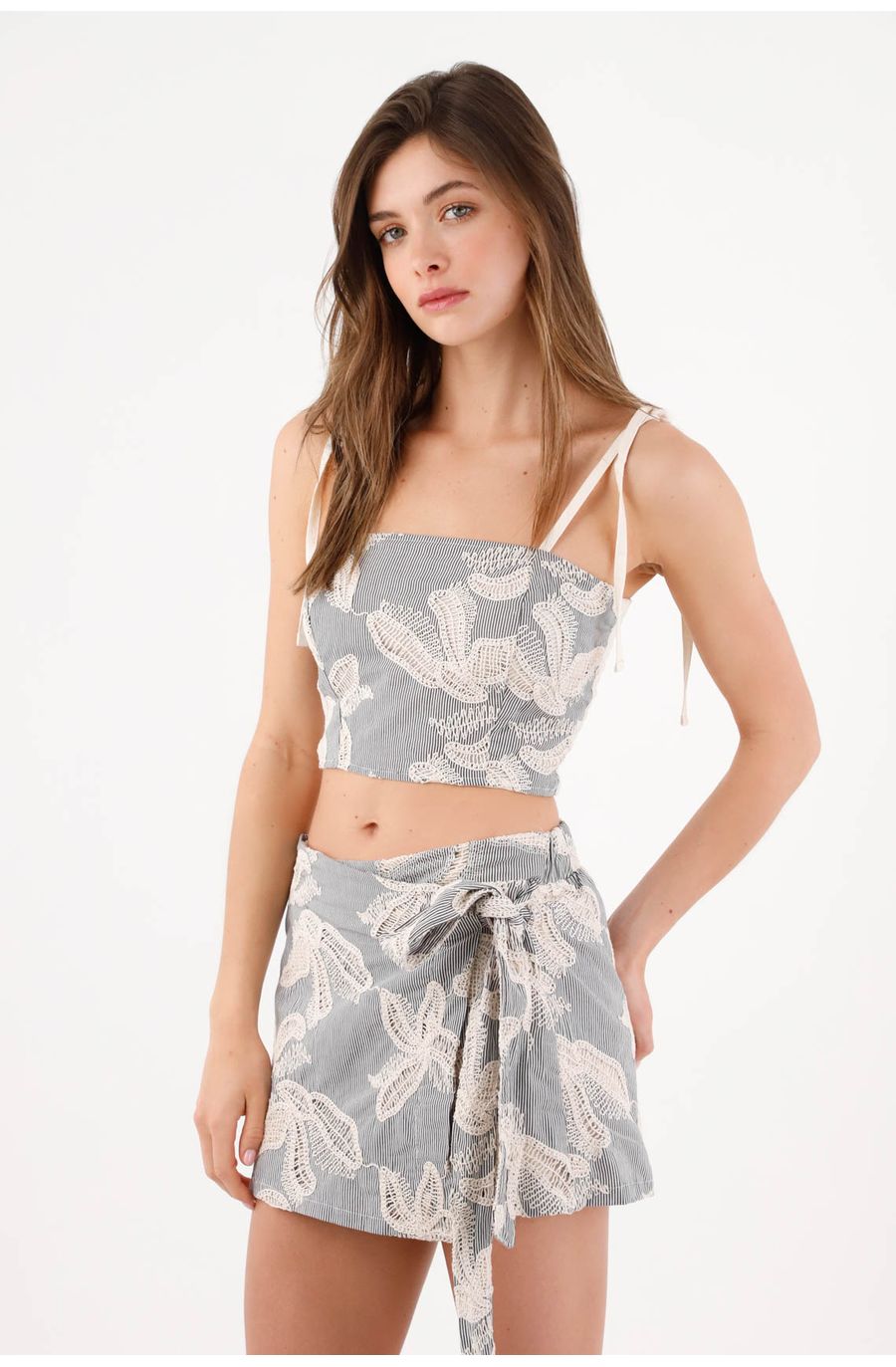 Falda mini con lazo frontal tipo pareo en algodón gris para mujer