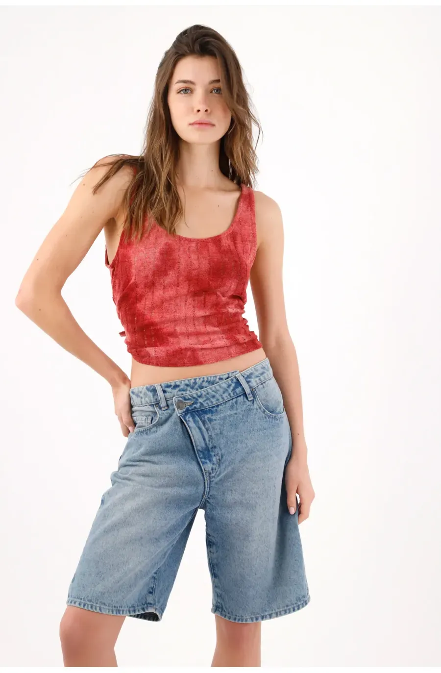 Tshirt corta ceñida en poliéster rojo para mujer