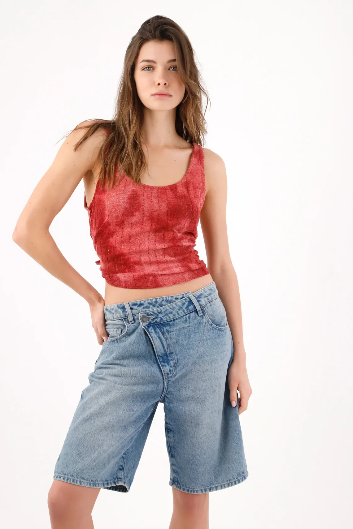 Tshirt corta ceñida en poliéster rojo para mujer