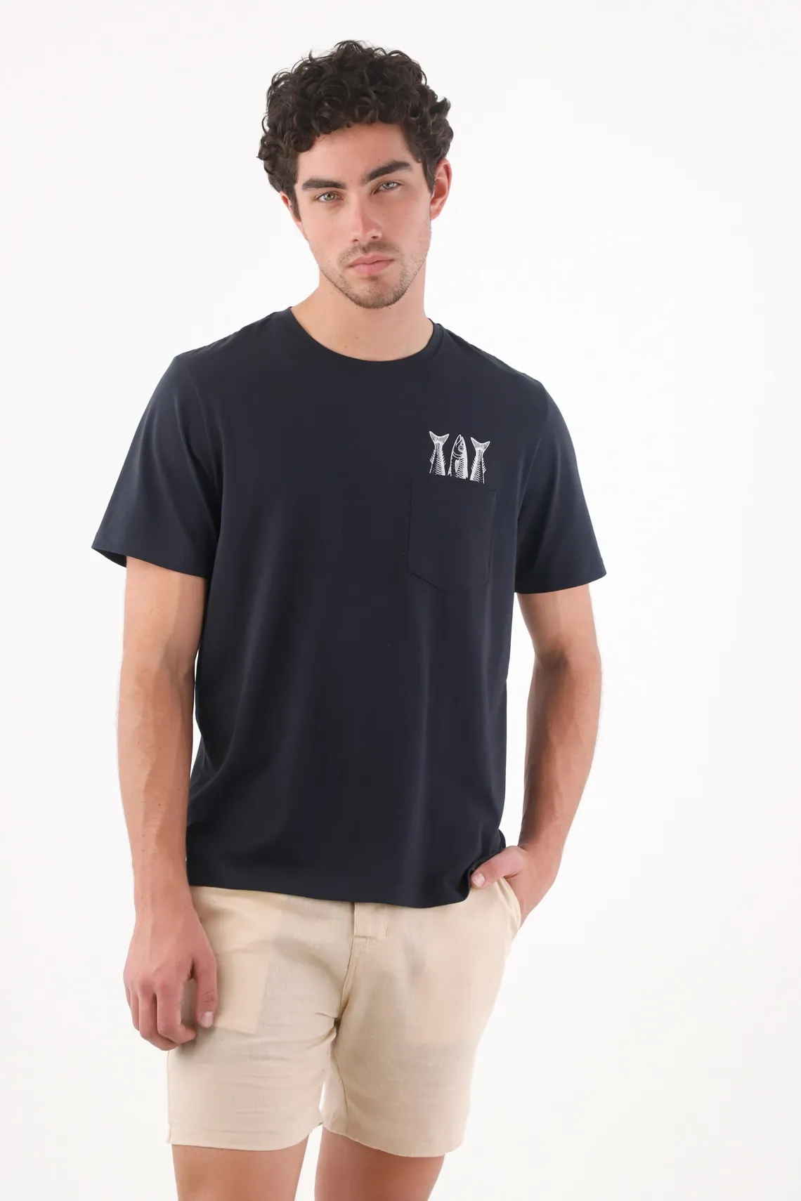 Camiseta regular con bolsillo y gráfico de peces de algodón azul marino para hombre