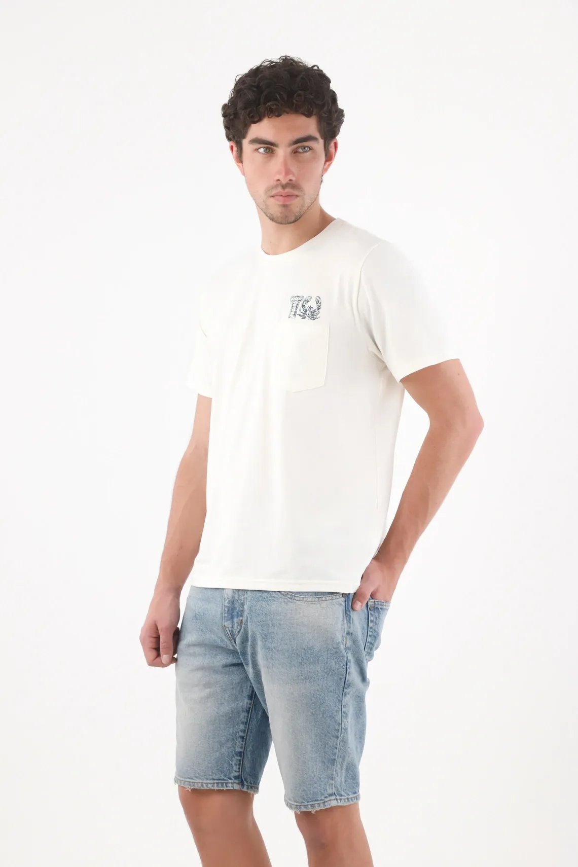 Bermuda fit recto con bajo deshilachado en denim de algodón azul claro para hombre