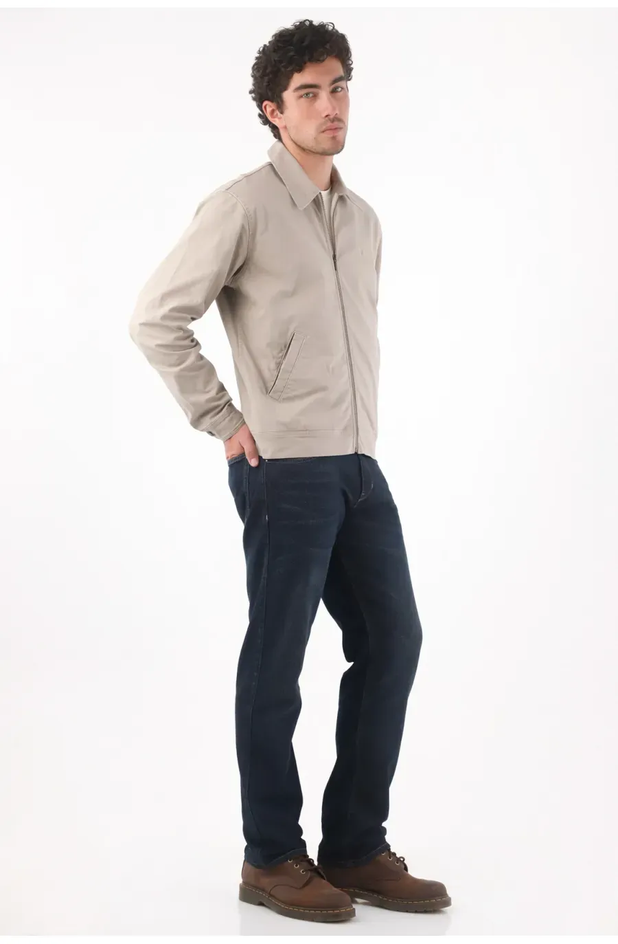 Jeans recto con bigotes sutiles en algodón azul oscuro para hombre