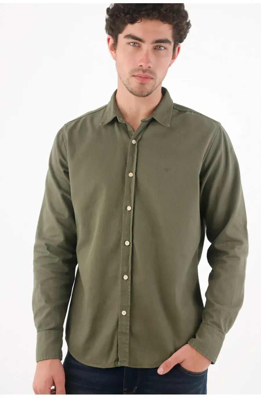 Camisa corte recto con botones contrastantes en algodón verde oliva para hombre