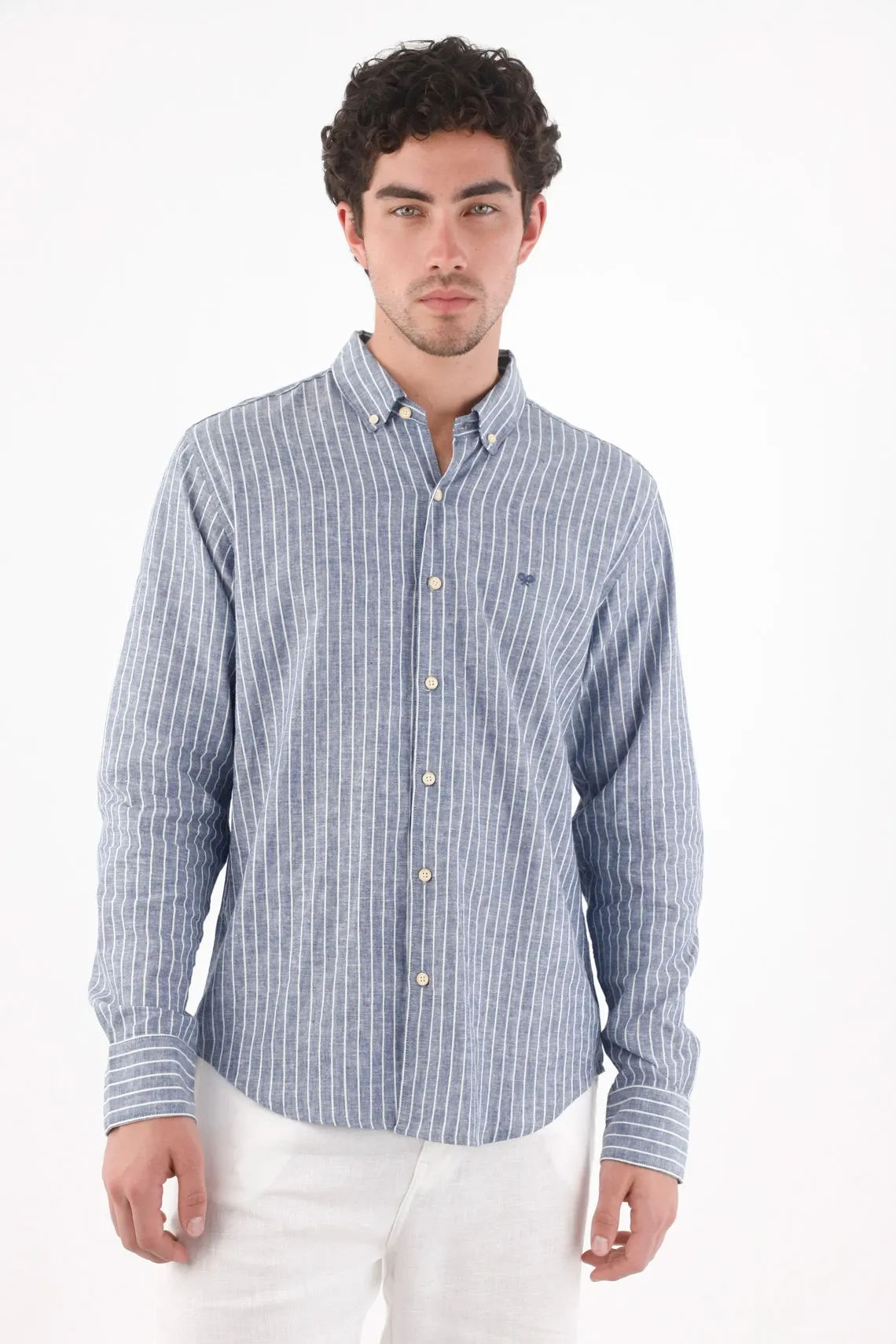 Camisa regular con rayas verticales en lino azul para hombre