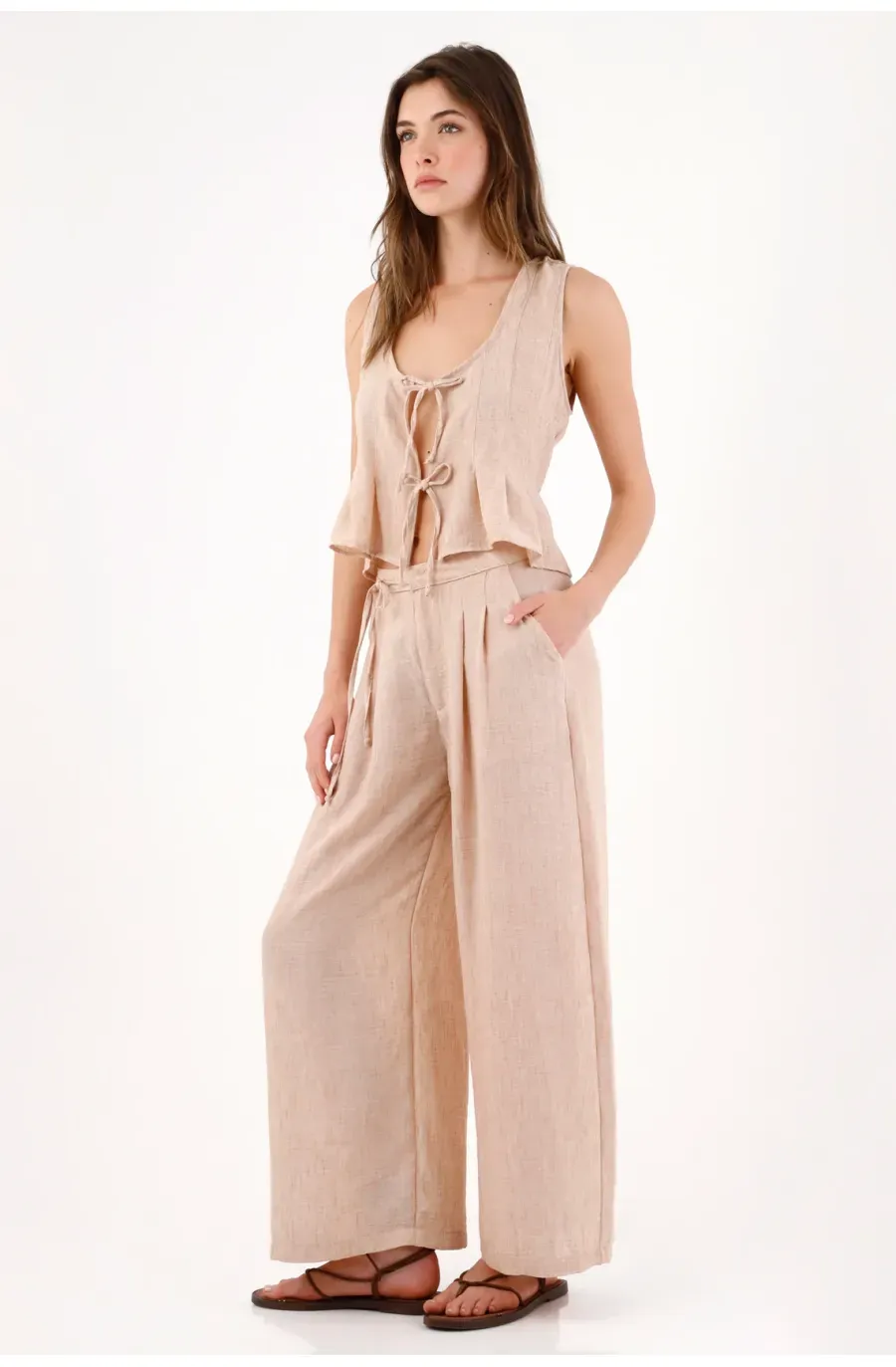 Pantalón palazzo tiro alto con pliegues frontales en poliéster beige para mujer