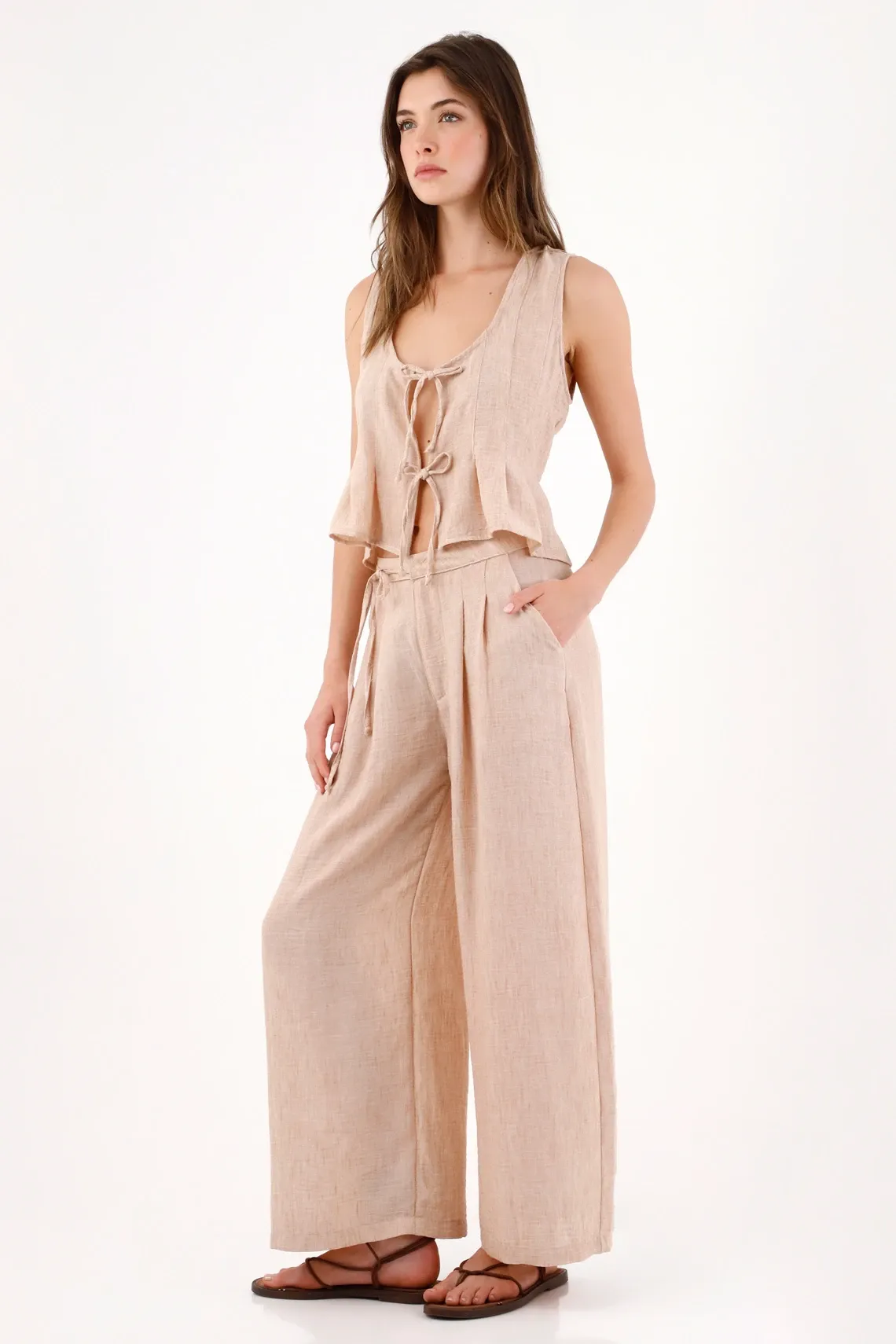 Pantalón palazzo tiro alto con pliegues frontales en poliéster beige para mujer