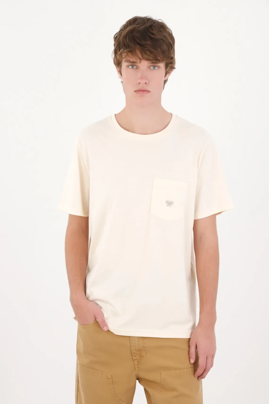 Camiseta regular con bolsillo en pecho en algodón marfil para hombre