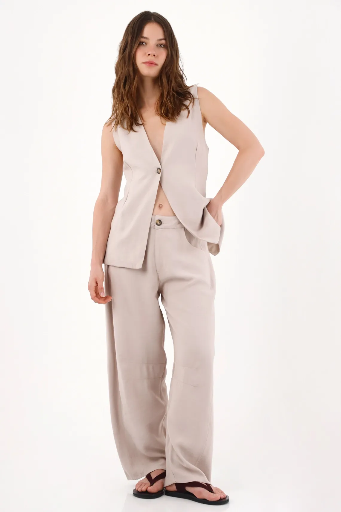 Pantalón wide leg con costura en rodilla en beige para mujer