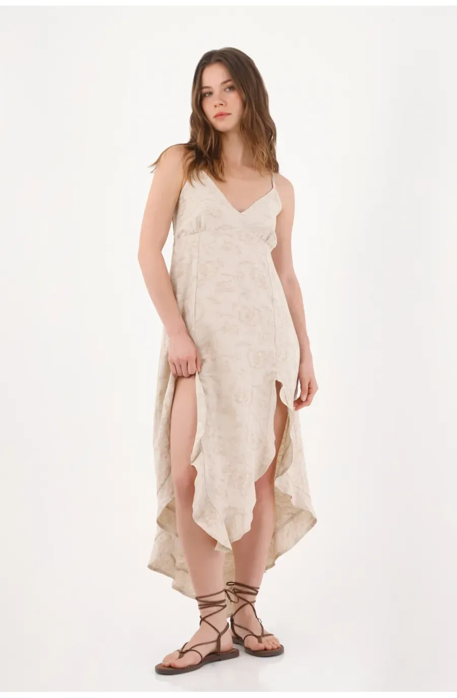 Vestido largo fit relajado con doble abertura frontal en lino beige para mujer