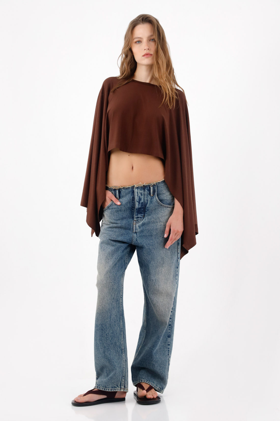 Camiseta oversize con mangas capa en algodón café para mujer