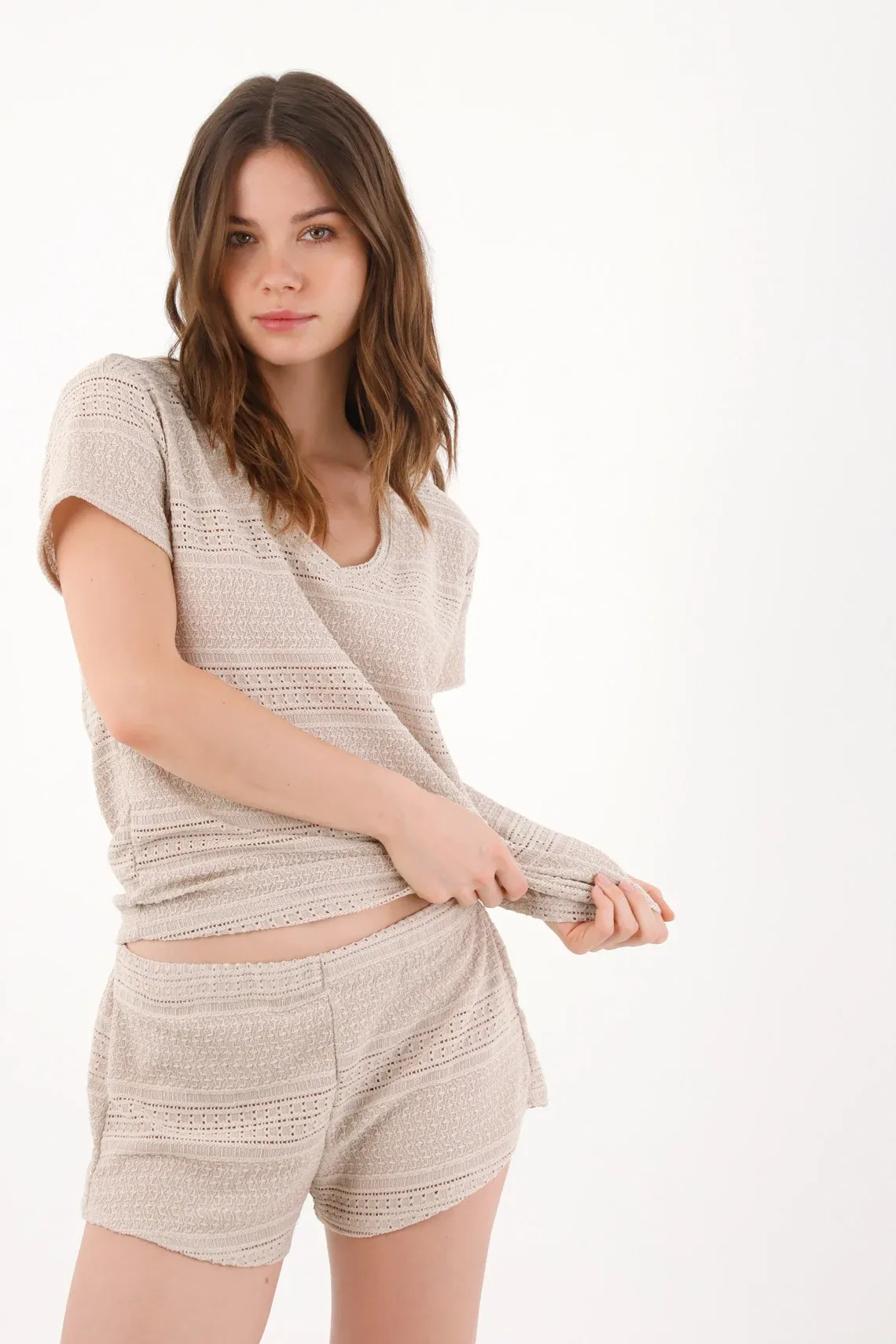 Pijama short con tejido calado en algodón beige para mujer