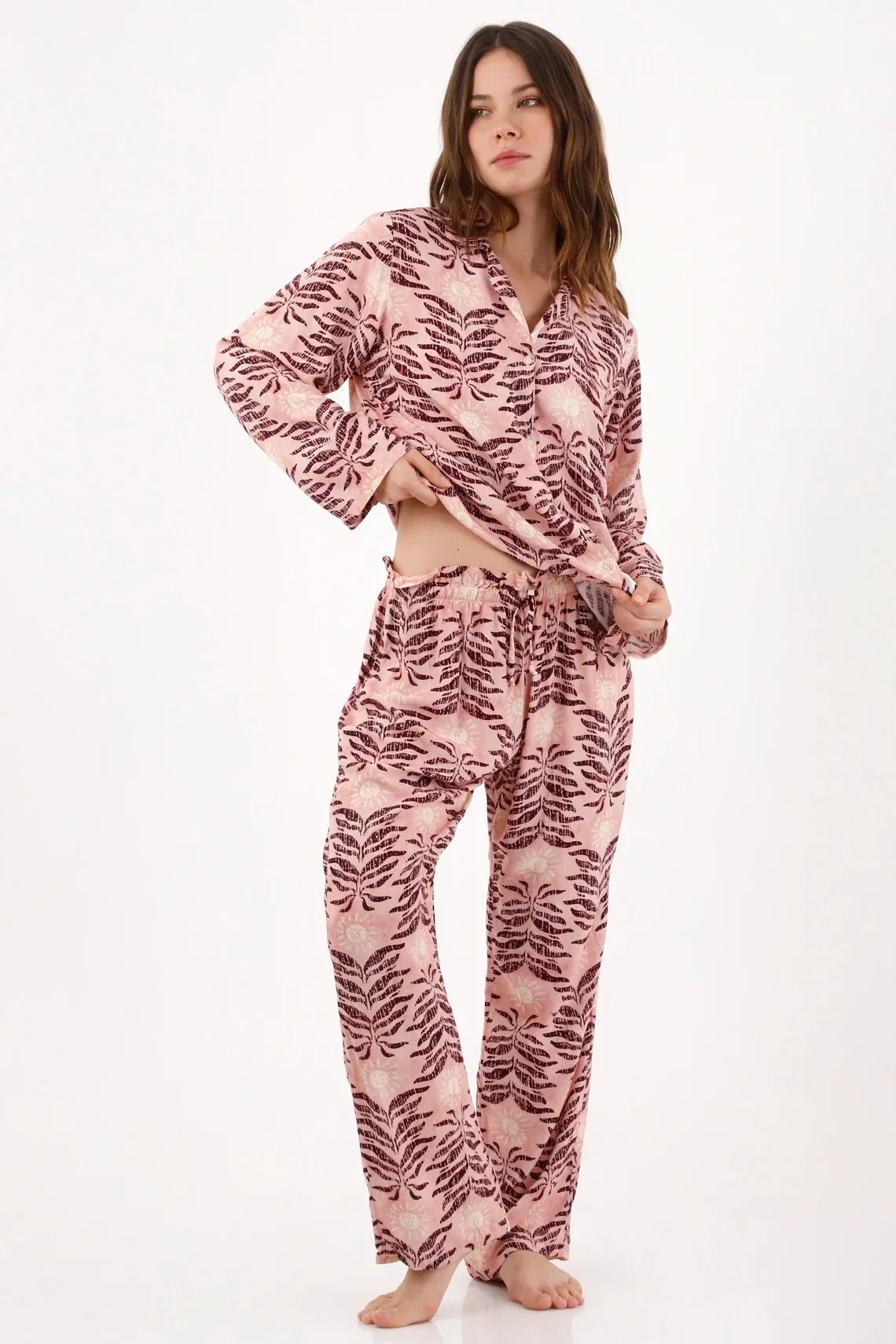 Pijama fit relajado con estampado de hojas en rosa para mujer