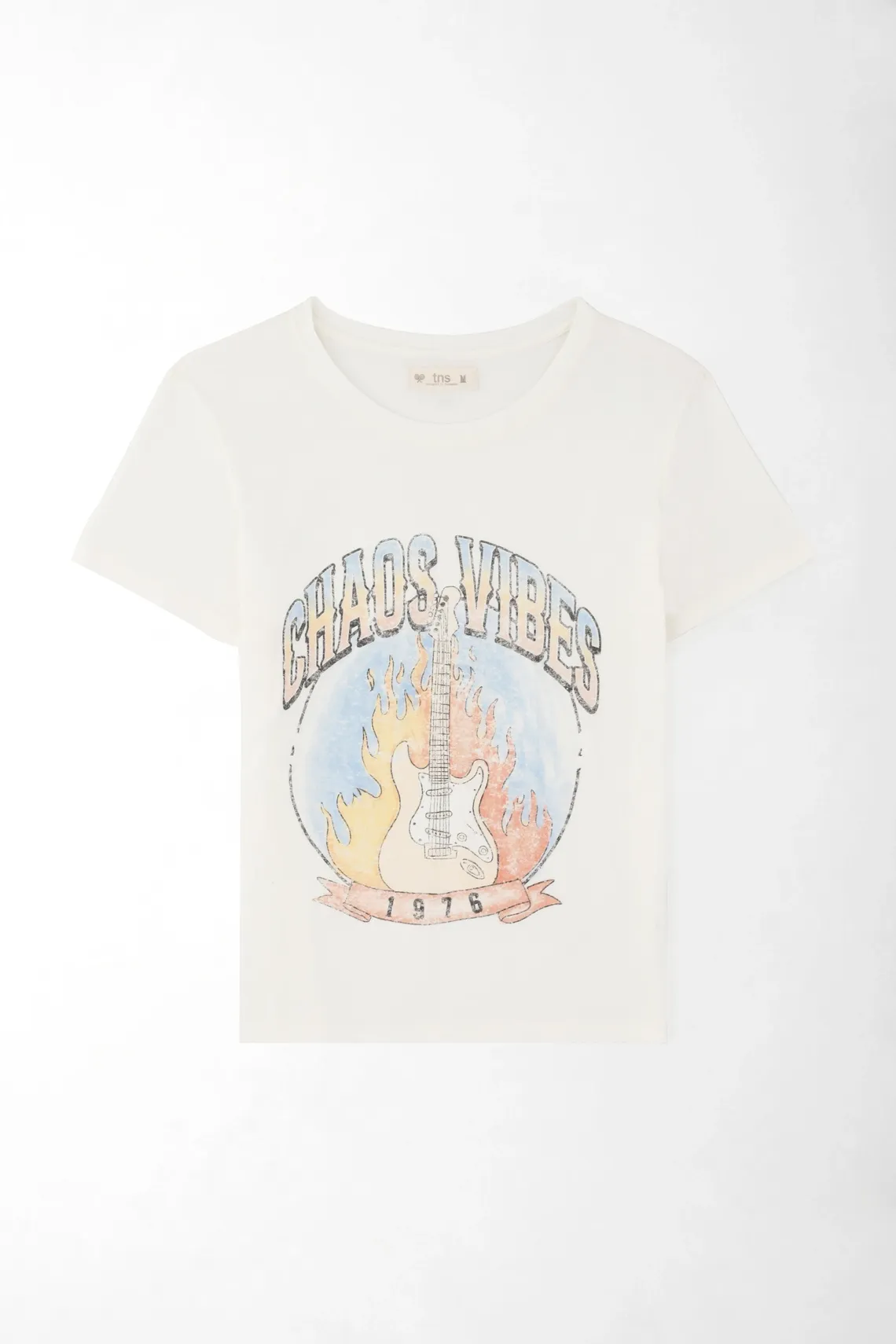 Camiseta gráfica fit clásico Chaos Vibes en blanco para mujer