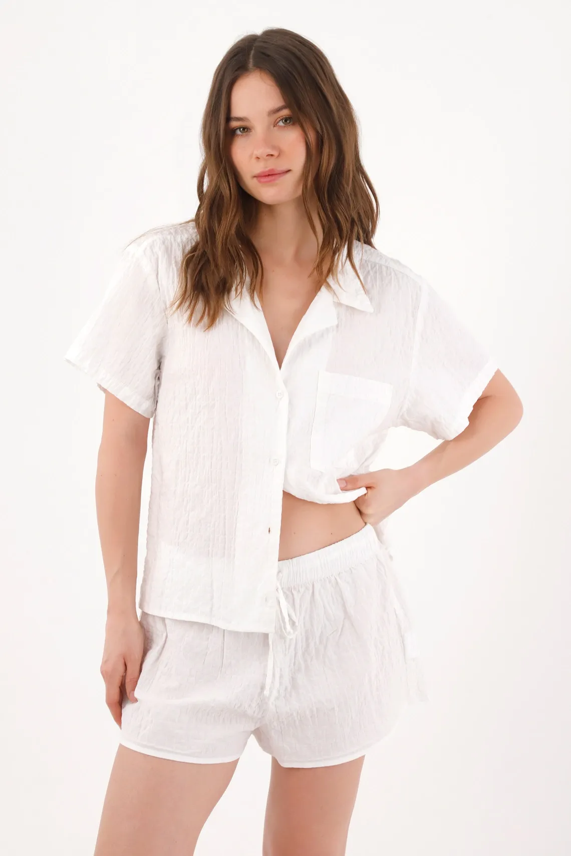 Pijama short con textura arrugada en algodón blanco para mujer