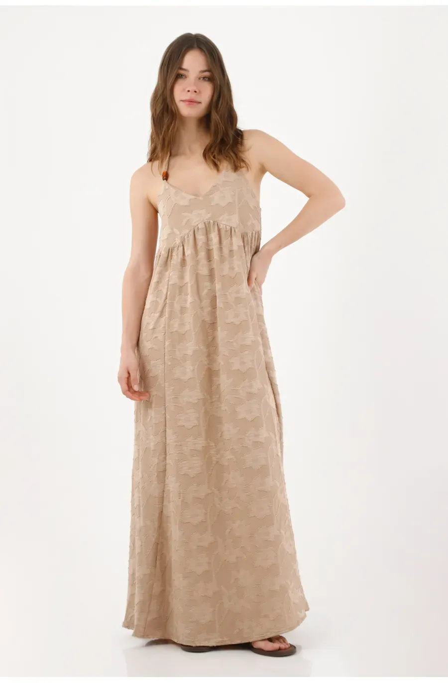 Vestido fit relajado con textura floral en beige para mujer