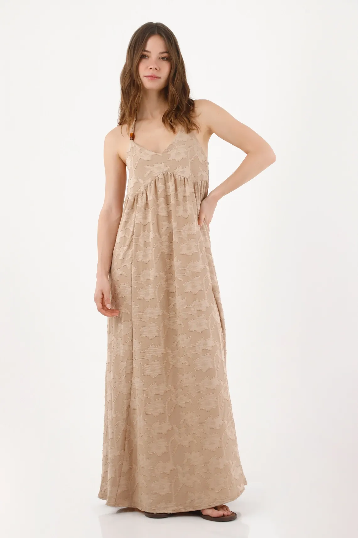 Vestido fit relajado con textura floral en beige para mujer