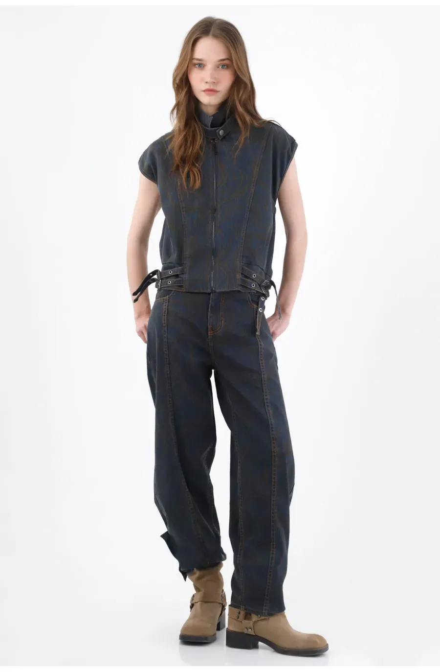 Pantalón relaxed con broches en tobillo de algodón gris lavado para mujer