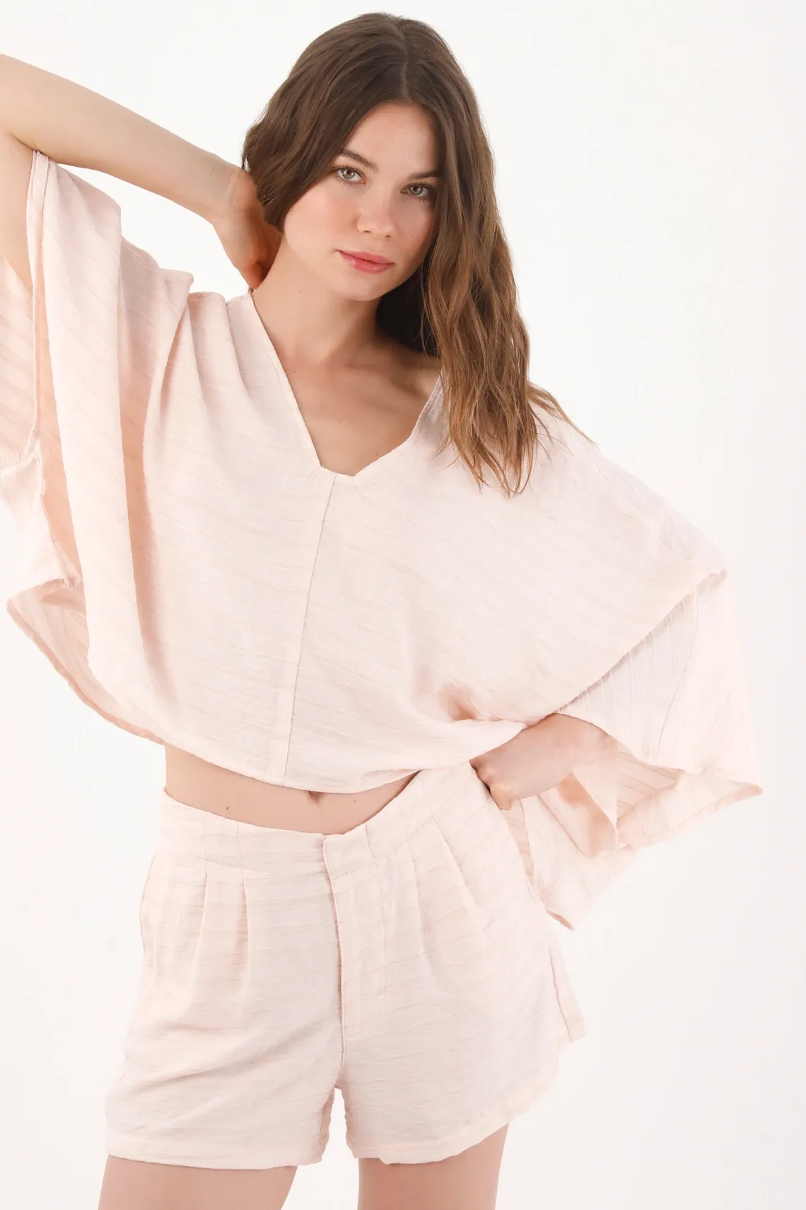 Bermuda fit tradicional con textura a rayas en rosa pálido para mujer