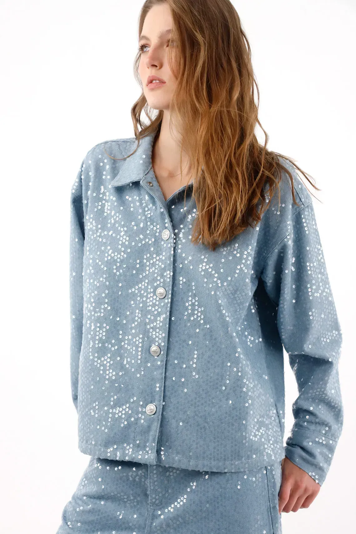 Chaqueta fit relajado con lentejuelas en algodón azul claro para mujer