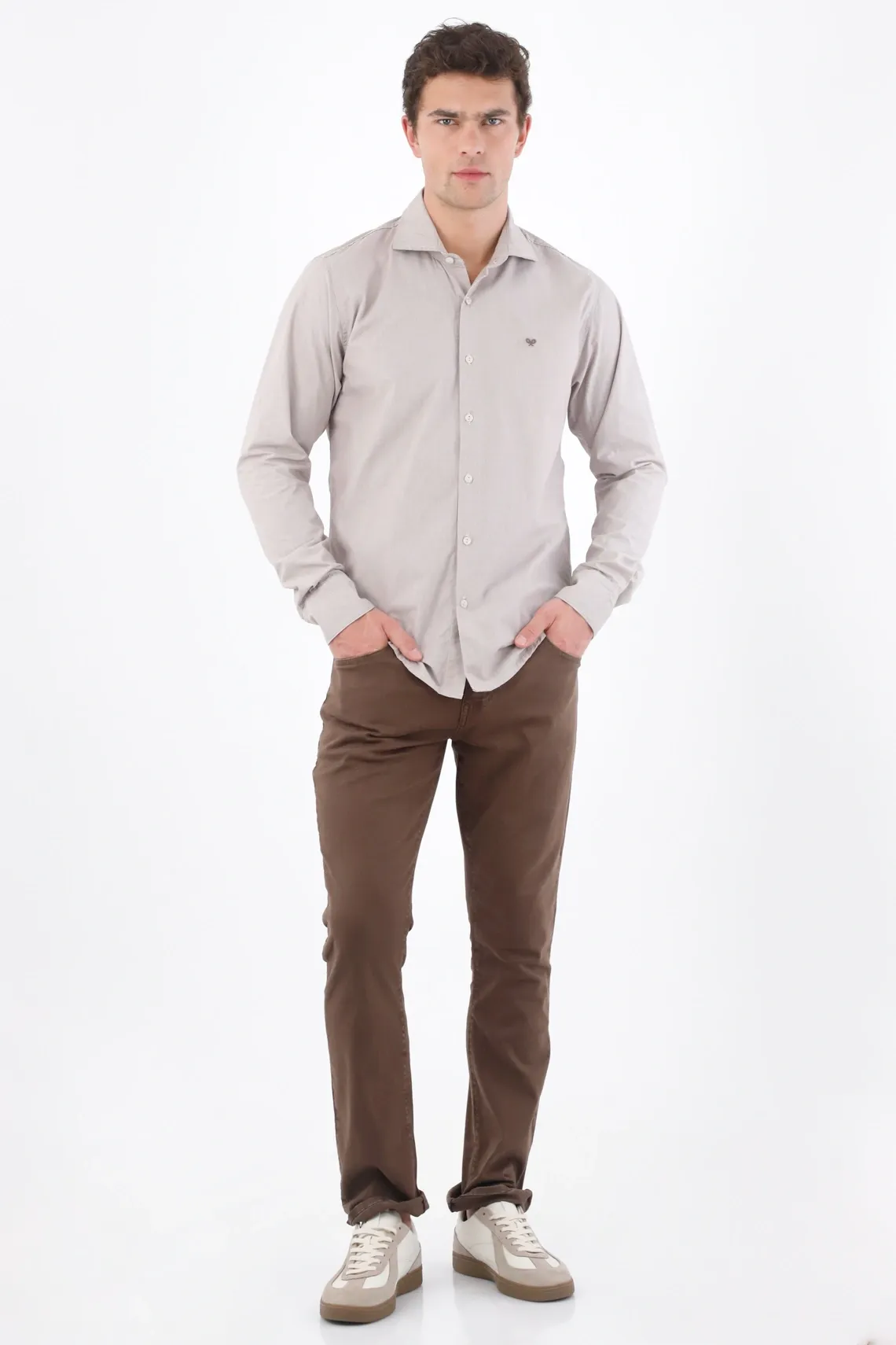 Camisa corte recto con logo bordado en algodón gris claro para hombre