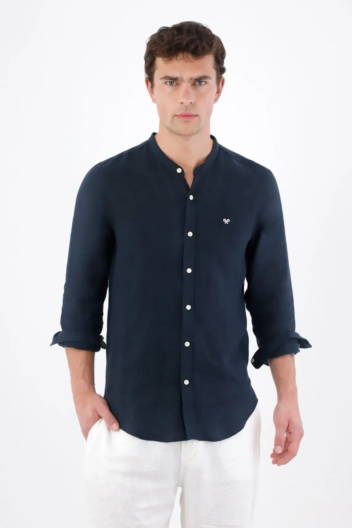Camisa regular fit con cuello recto en lino azul marino para hombre