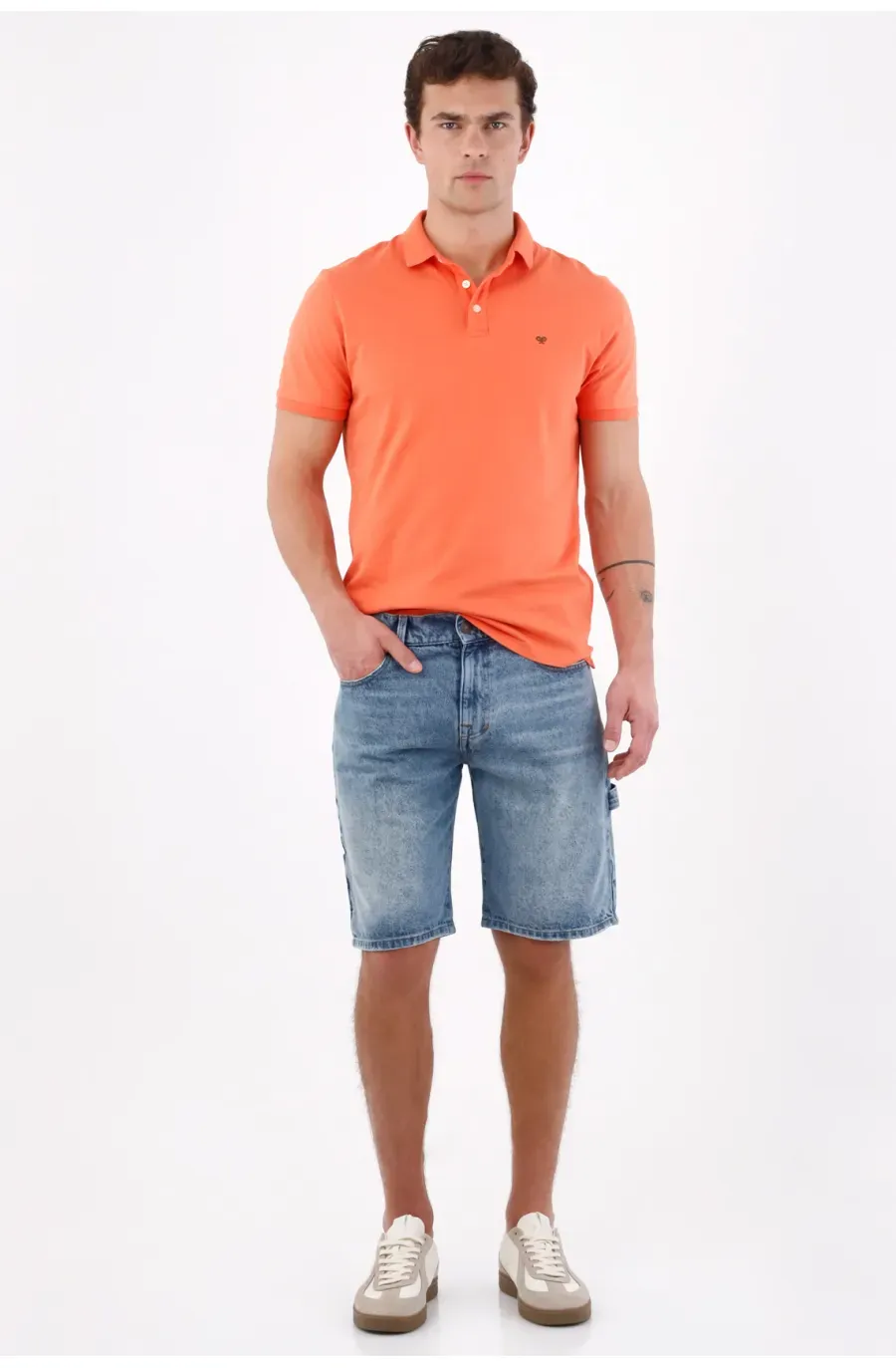 Bermuda regular fit con bolsillo cargo lateral de algodón azul denim claro para hombre