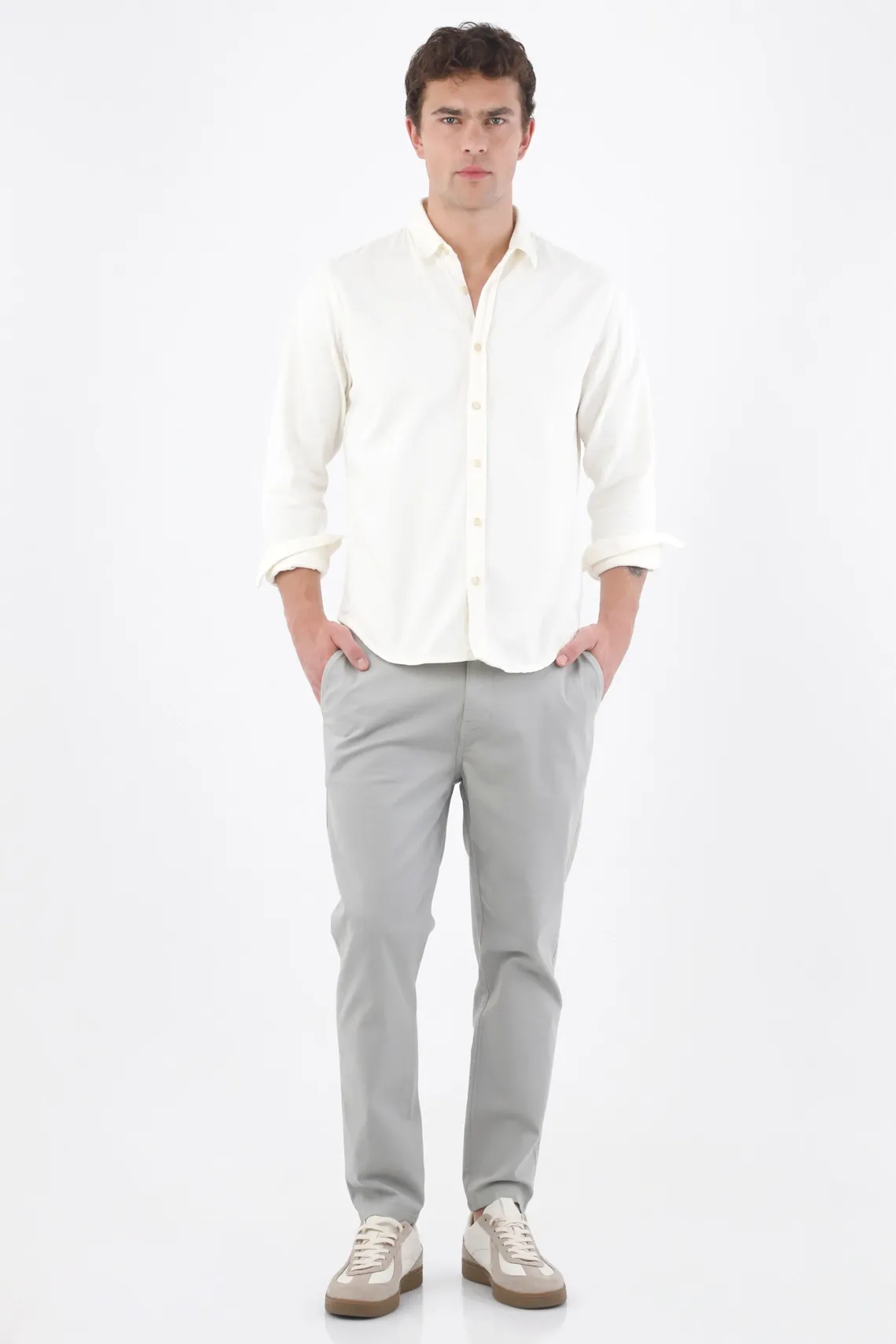 Pantalón chino slim con tono gris niebla en algodón con para hombre