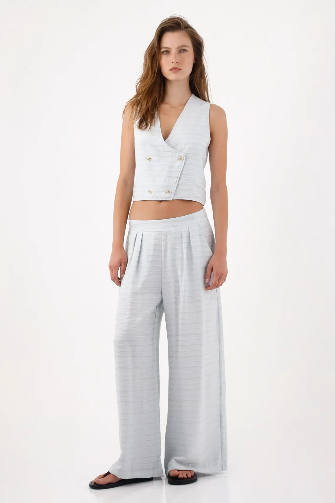 Pantalón con textura de rayas en gris claro para mujer