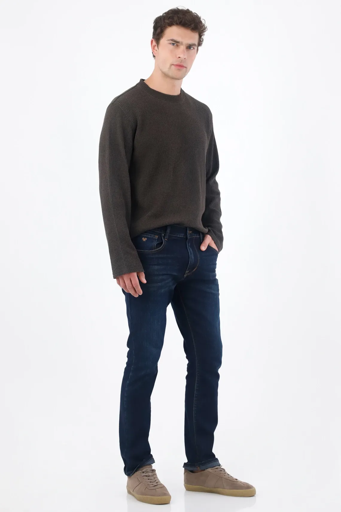 Jean slim con bigotes sutiles en denim oscuro para hombre