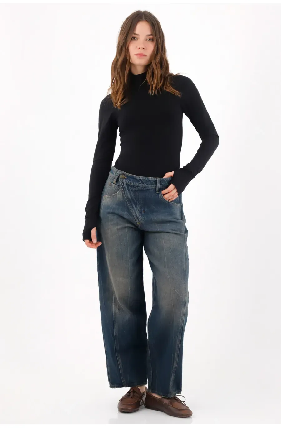 Jean wide leg con pretina cruzada en denim para mujer