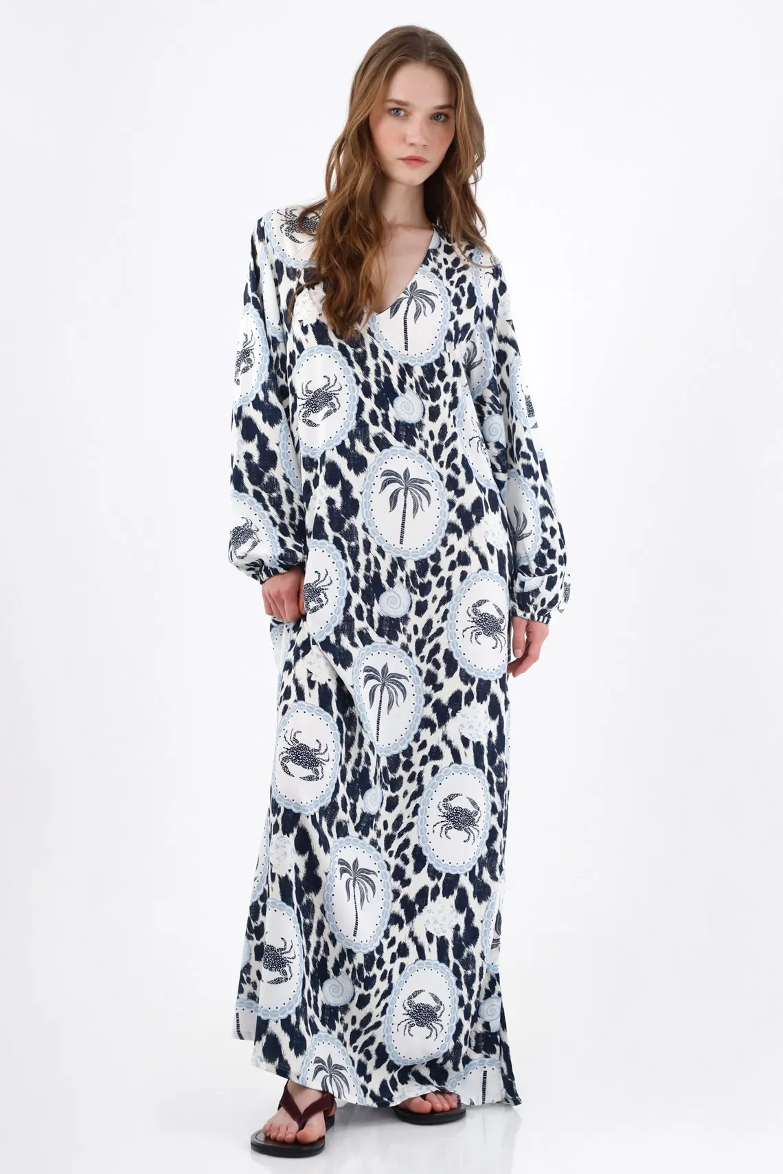 Vestido largo con estampado marino en azul y blanco para mujer